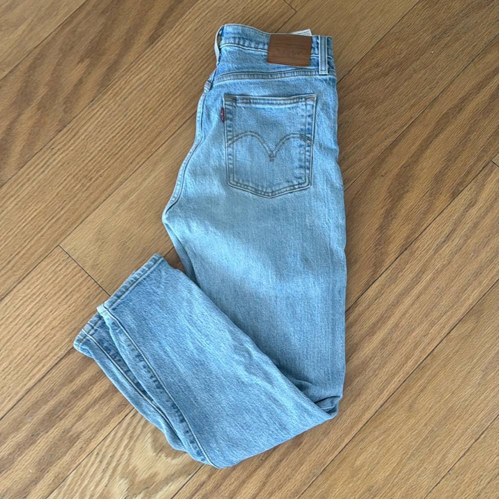 Levi’s wedgie light wash Jean
